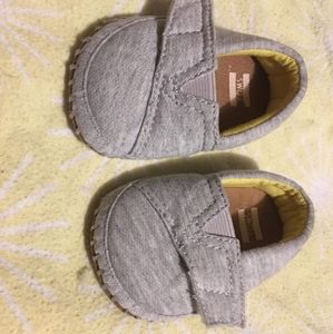 TOMS 💓 light grey baby shoes size 1m.